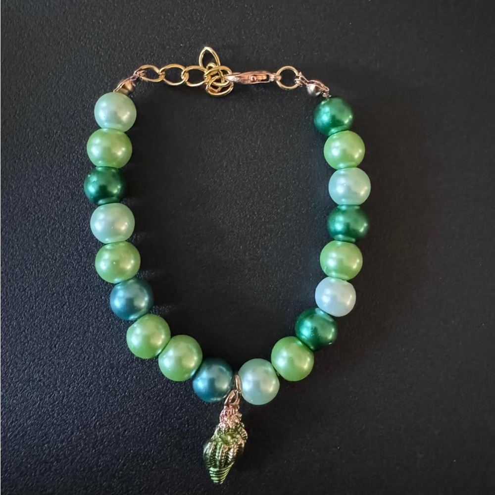Elegant Green Beaded Bracelet